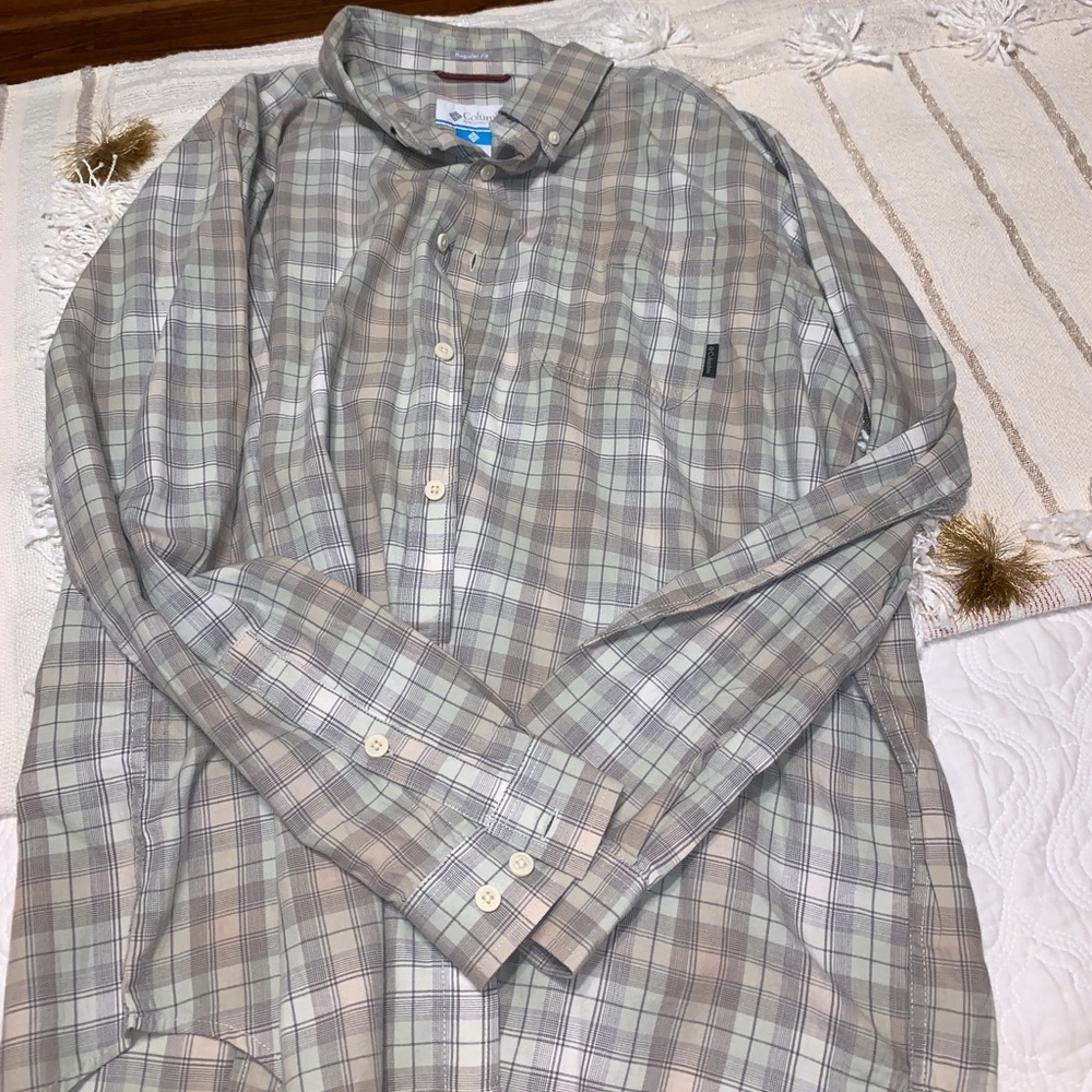 Men’s button down causal shirt